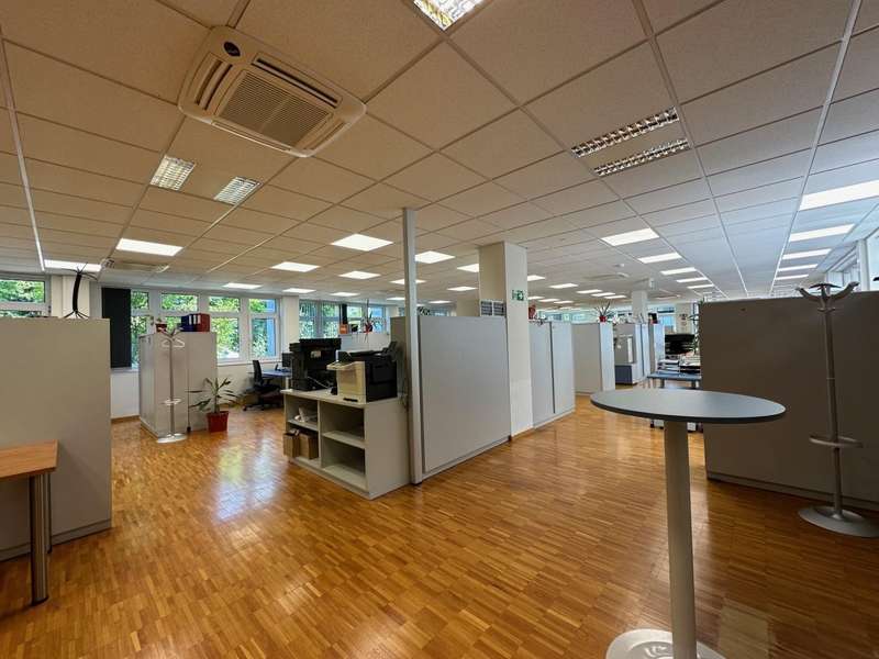 Halle in 4030 Linz - 3