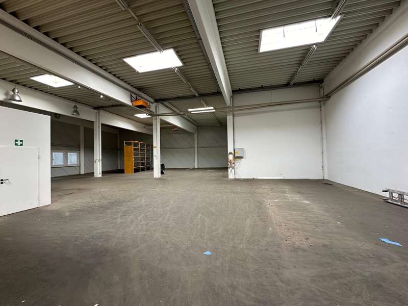 Halle in 4030 Linz - 8