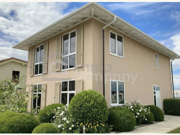 Villa in Hainburg an der Donau /  