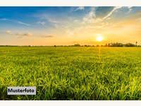 Halle in Muthmannsdorf, angrenzend an Dreistetten