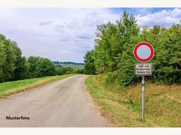 Halle in Muthmannsdorf, angrenzend an Dreistetten /  Wiener Neustadt Bezirk