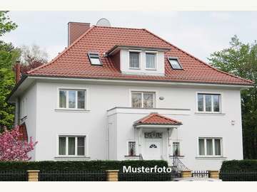 Mehrfamilienhaus in Poysdorf /  