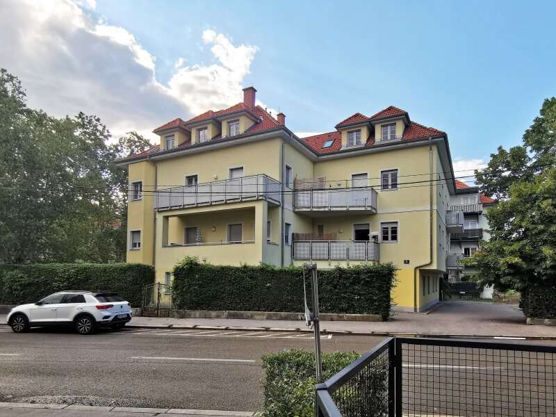 Dachgeschosswohnung in 8010 Graz - 1