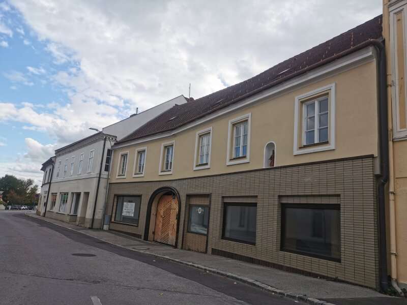 Mehrfamilienhaus in 2620 Neunkirchen - 1